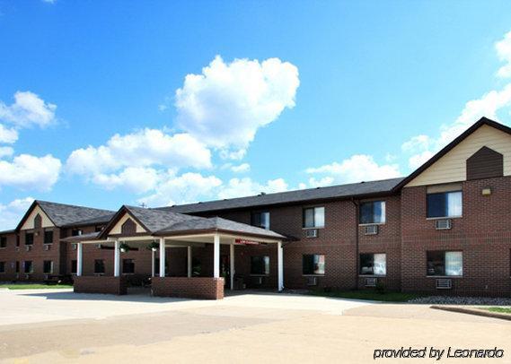 Econo Lodge Inn & Suites دوبوك المظهر الخارجي الصورة