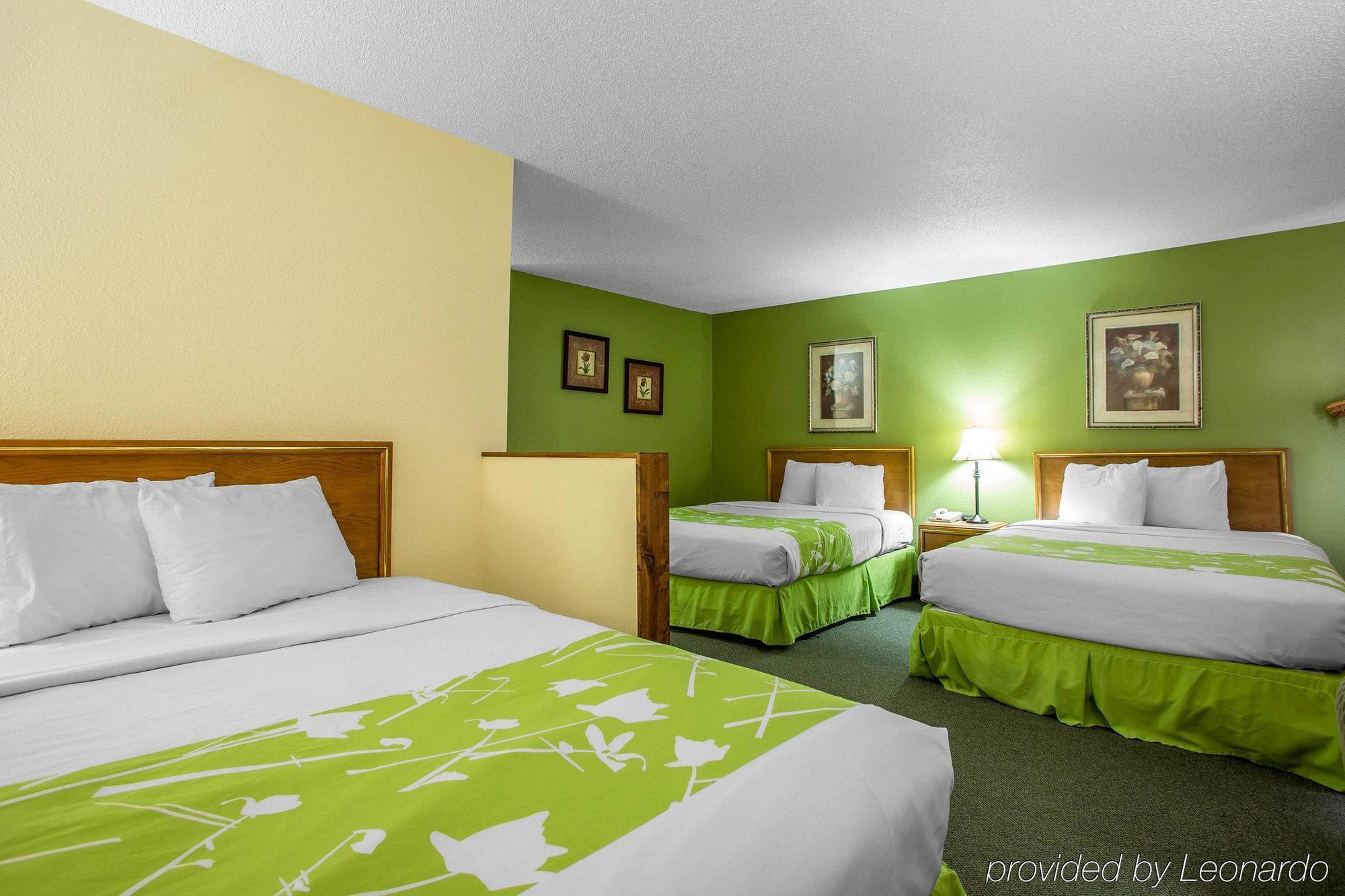 Econo Lodge Inn & Suites دوبوك المظهر الخارجي الصورة