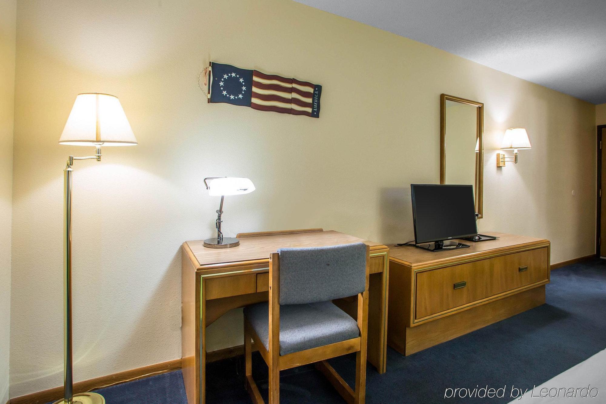 Econo Lodge Inn & Suites دوبوك المظهر الخارجي الصورة