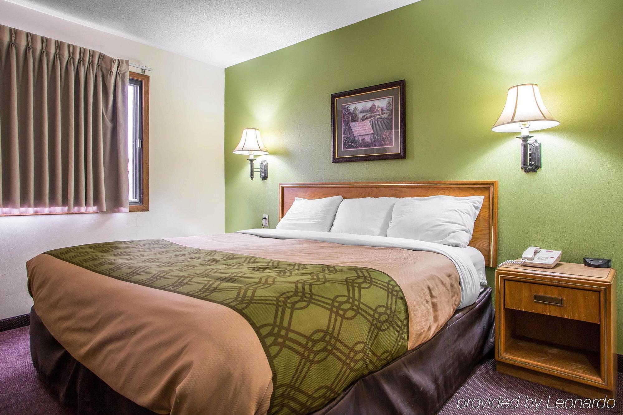 Econo Lodge Inn & Suites دوبوك المظهر الخارجي الصورة