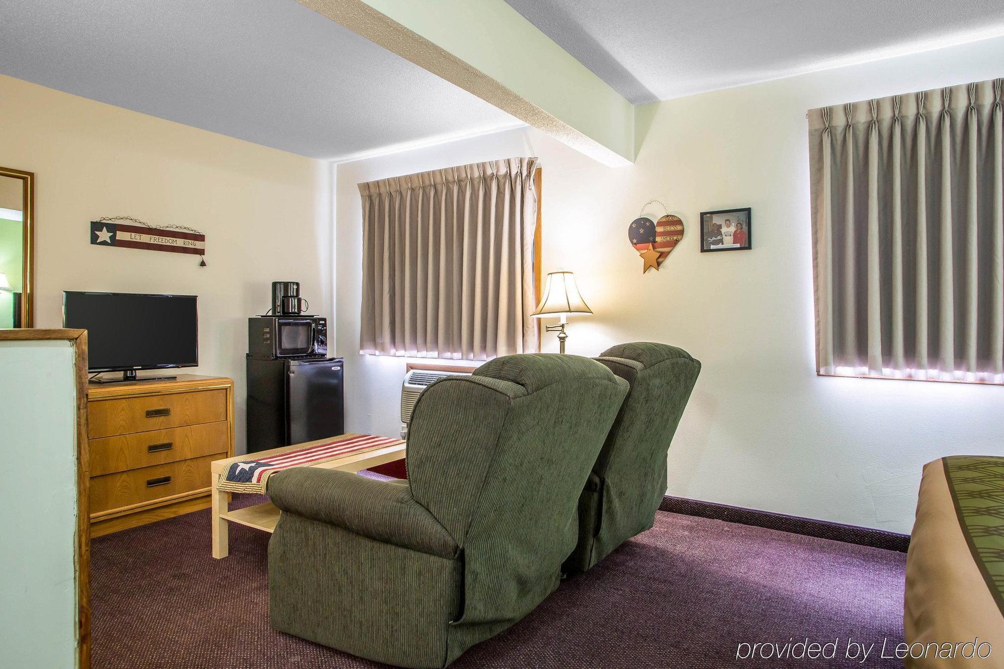 Econo Lodge Inn & Suites دوبوك المظهر الخارجي الصورة