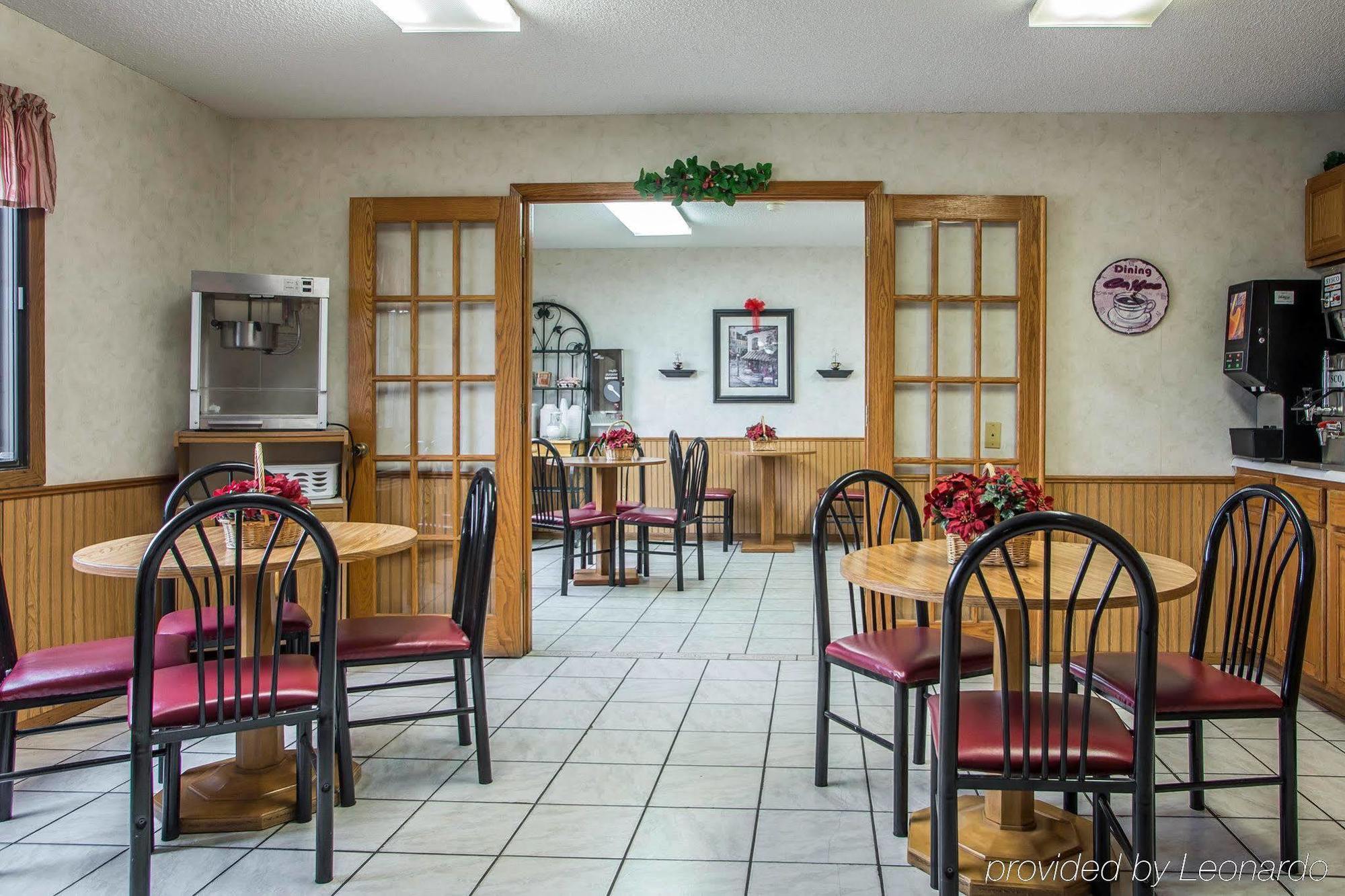Econo Lodge Inn & Suites دوبوك المظهر الخارجي الصورة