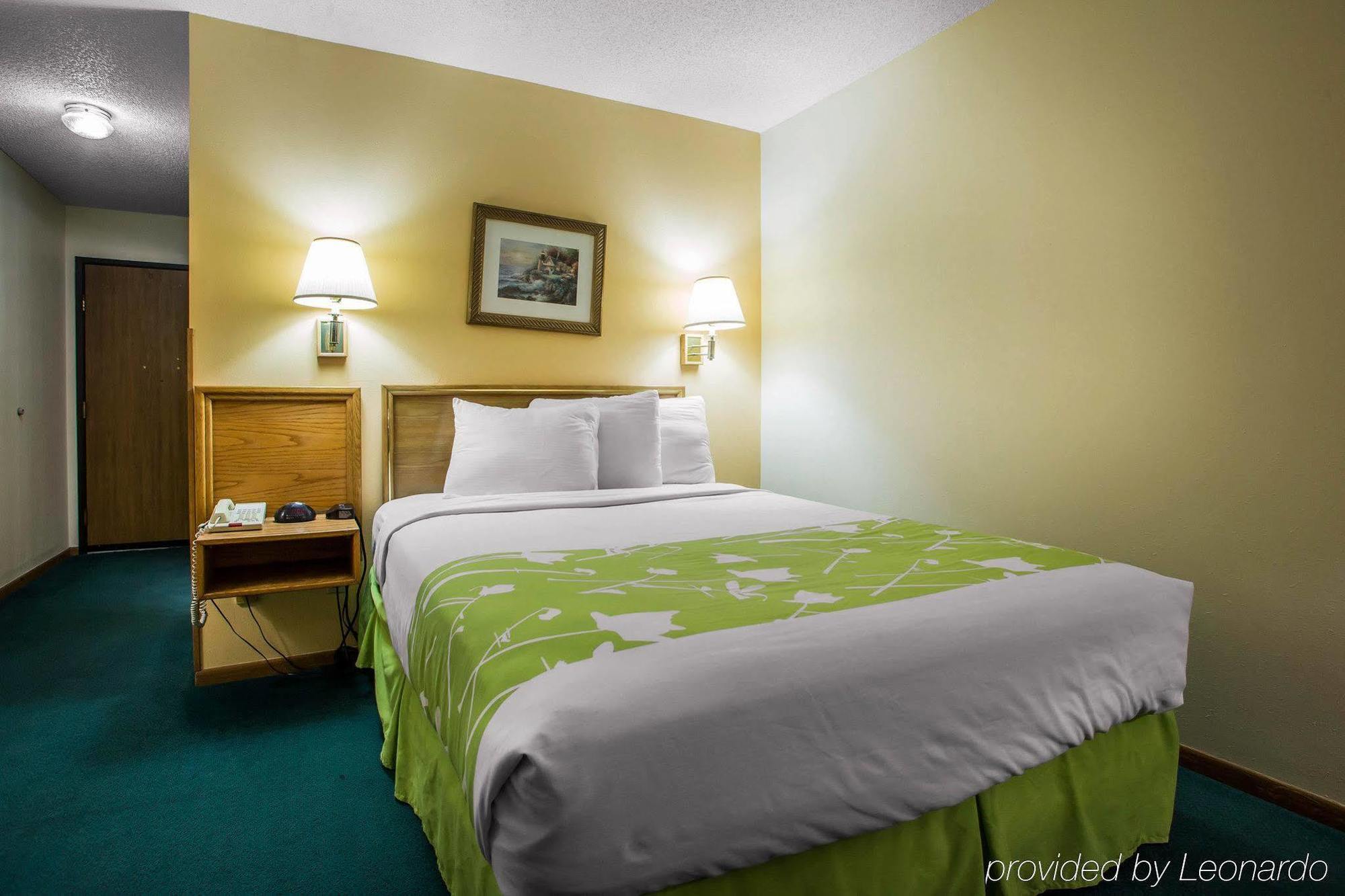 Econo Lodge Inn & Suites دوبوك المظهر الخارجي الصورة