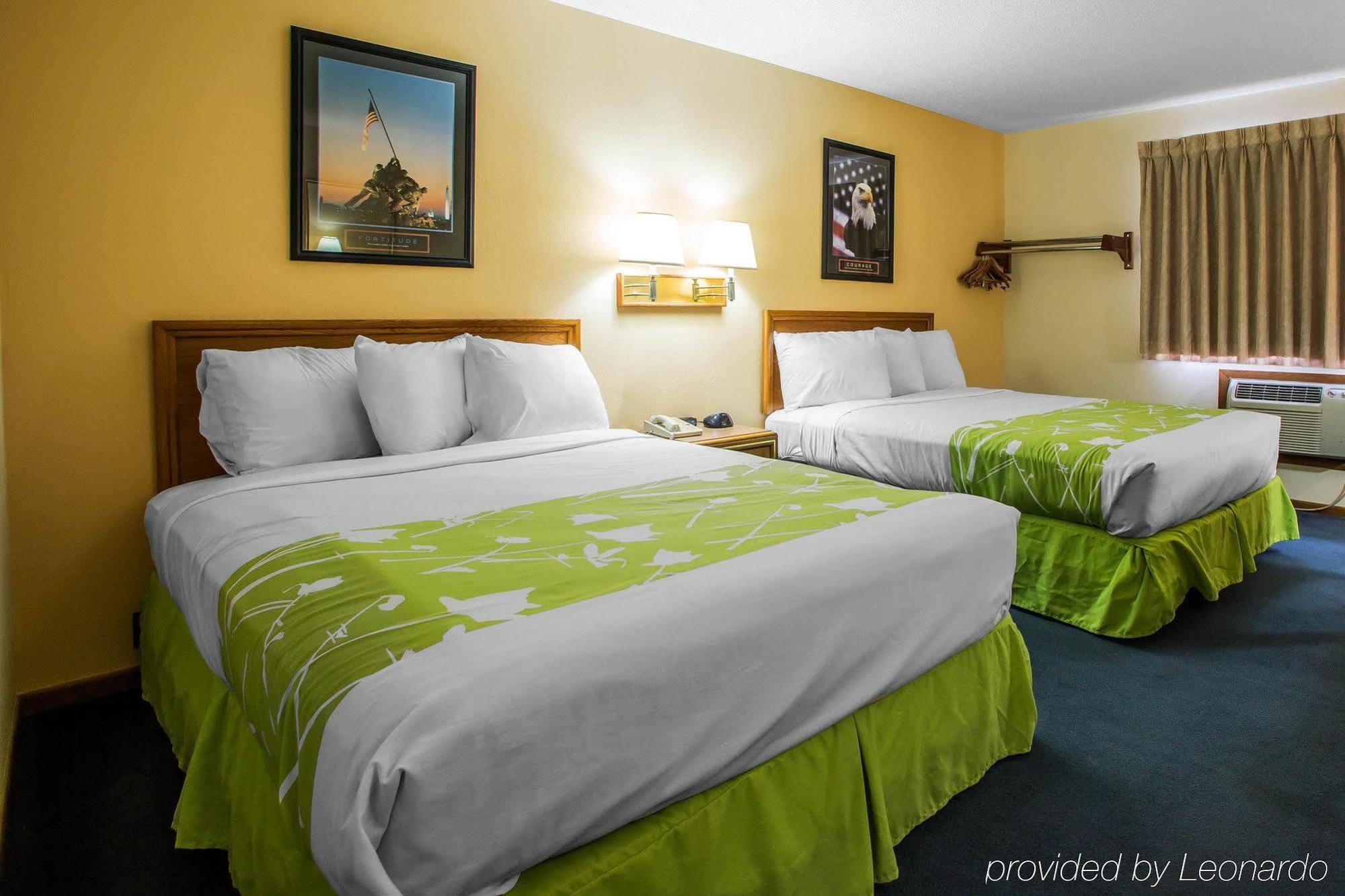 Econo Lodge Inn & Suites دوبوك المظهر الخارجي الصورة