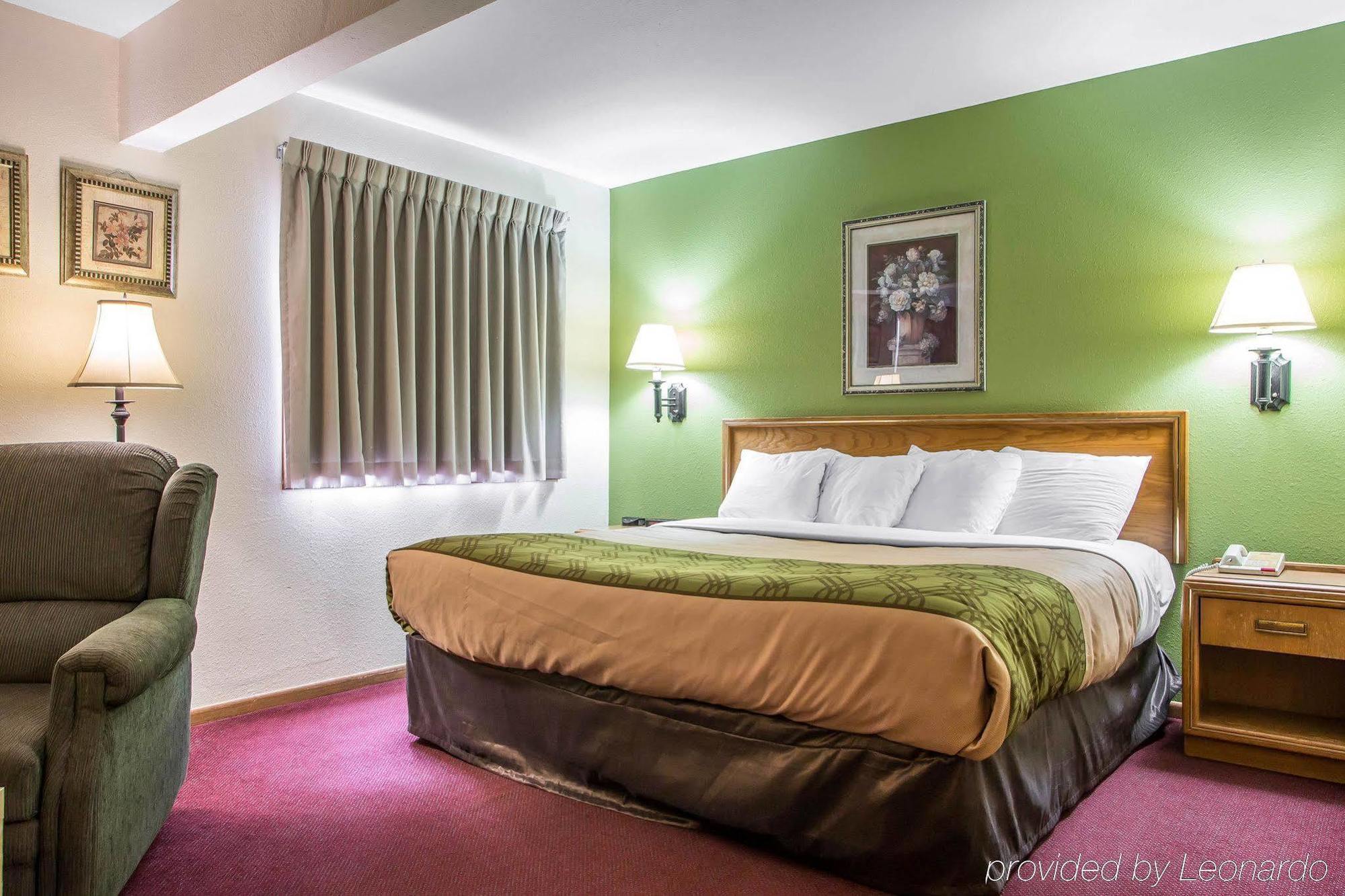 Econo Lodge Inn & Suites دوبوك المظهر الخارجي الصورة