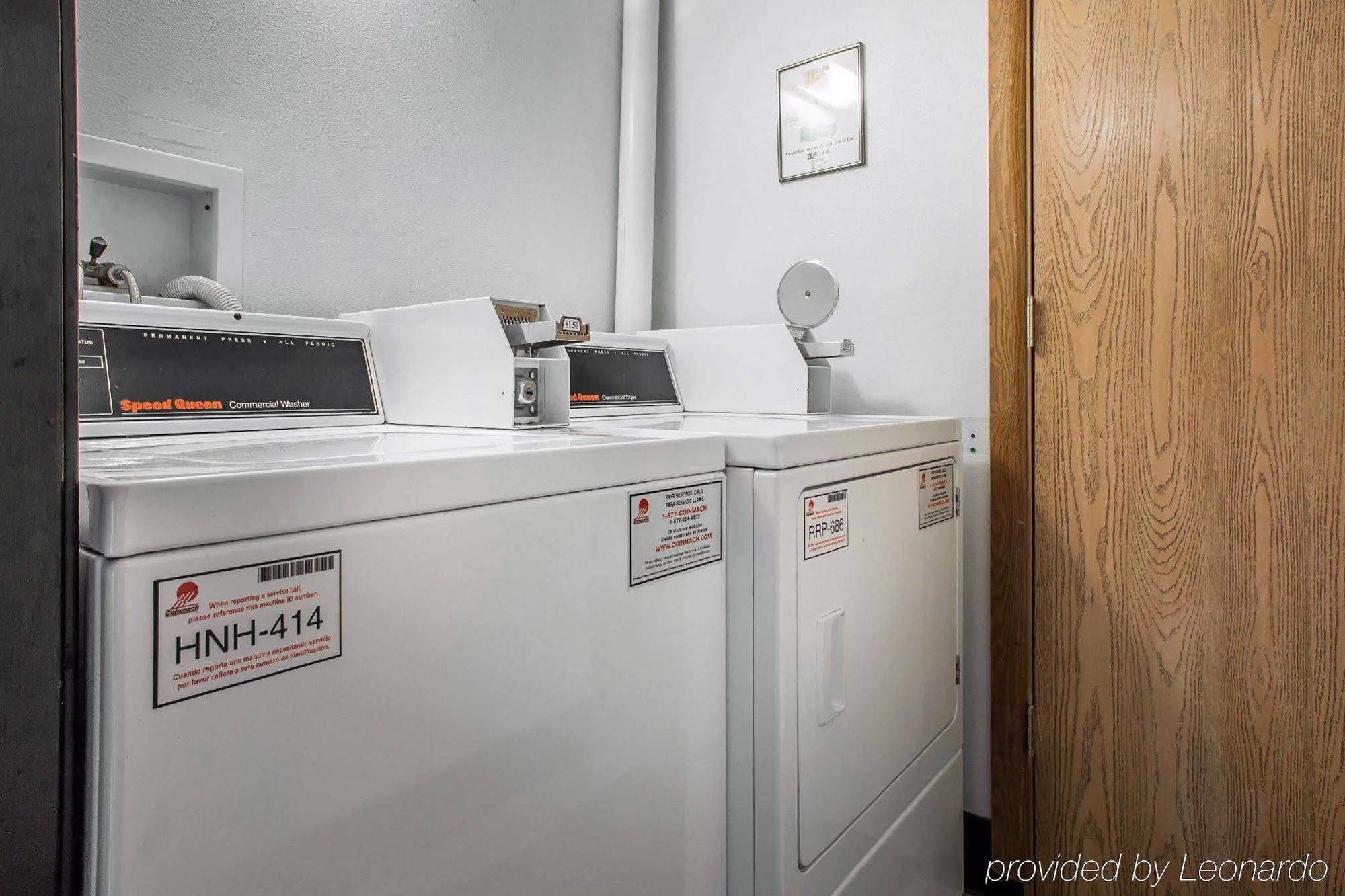Econo Lodge Inn & Suites دوبوك المظهر الخارجي الصورة