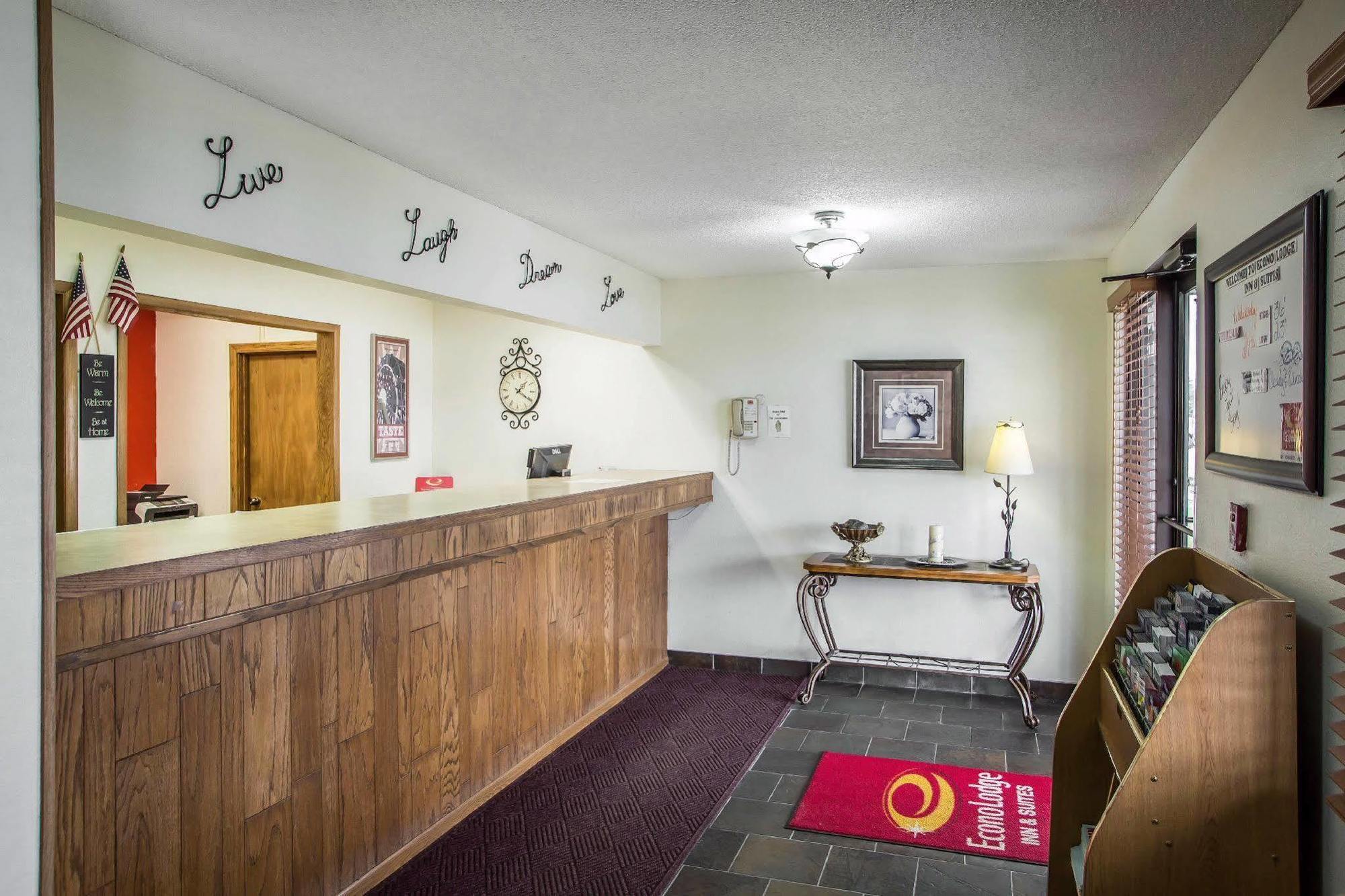Econo Lodge Inn & Suites دوبوك المظهر الخارجي الصورة