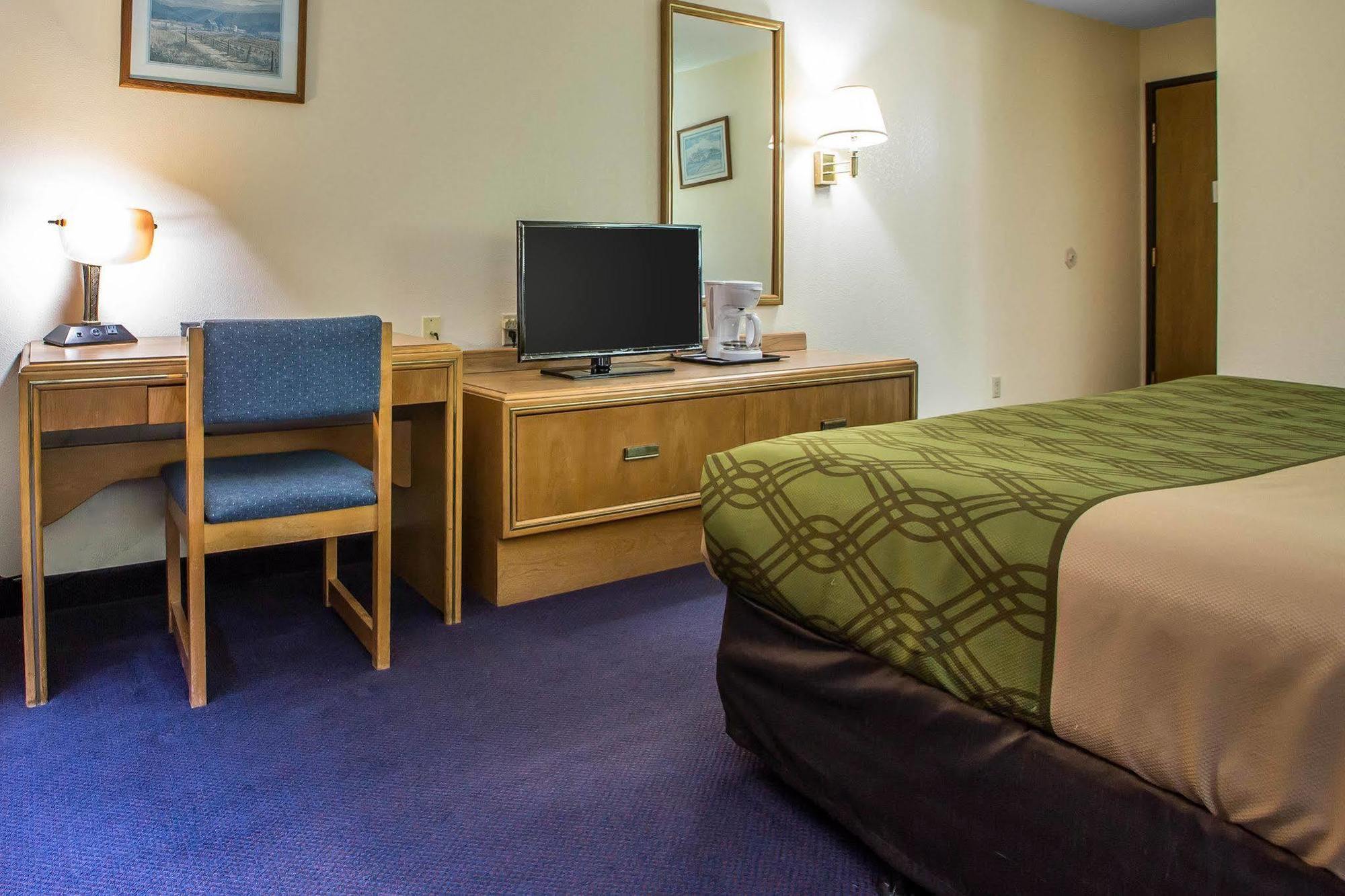 Econo Lodge Inn & Suites دوبوك المظهر الخارجي الصورة