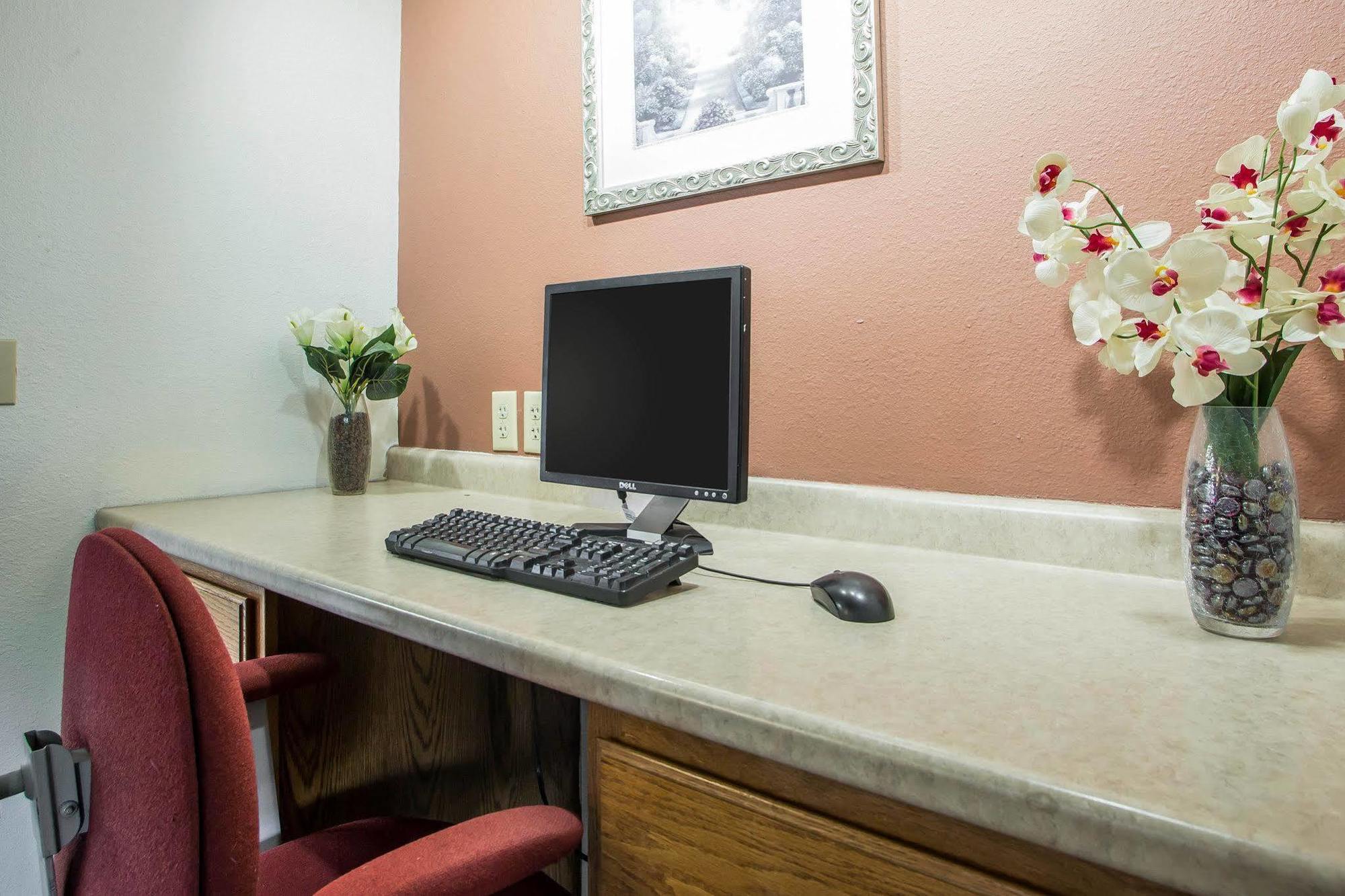 Econo Lodge Inn & Suites دوبوك المظهر الخارجي الصورة