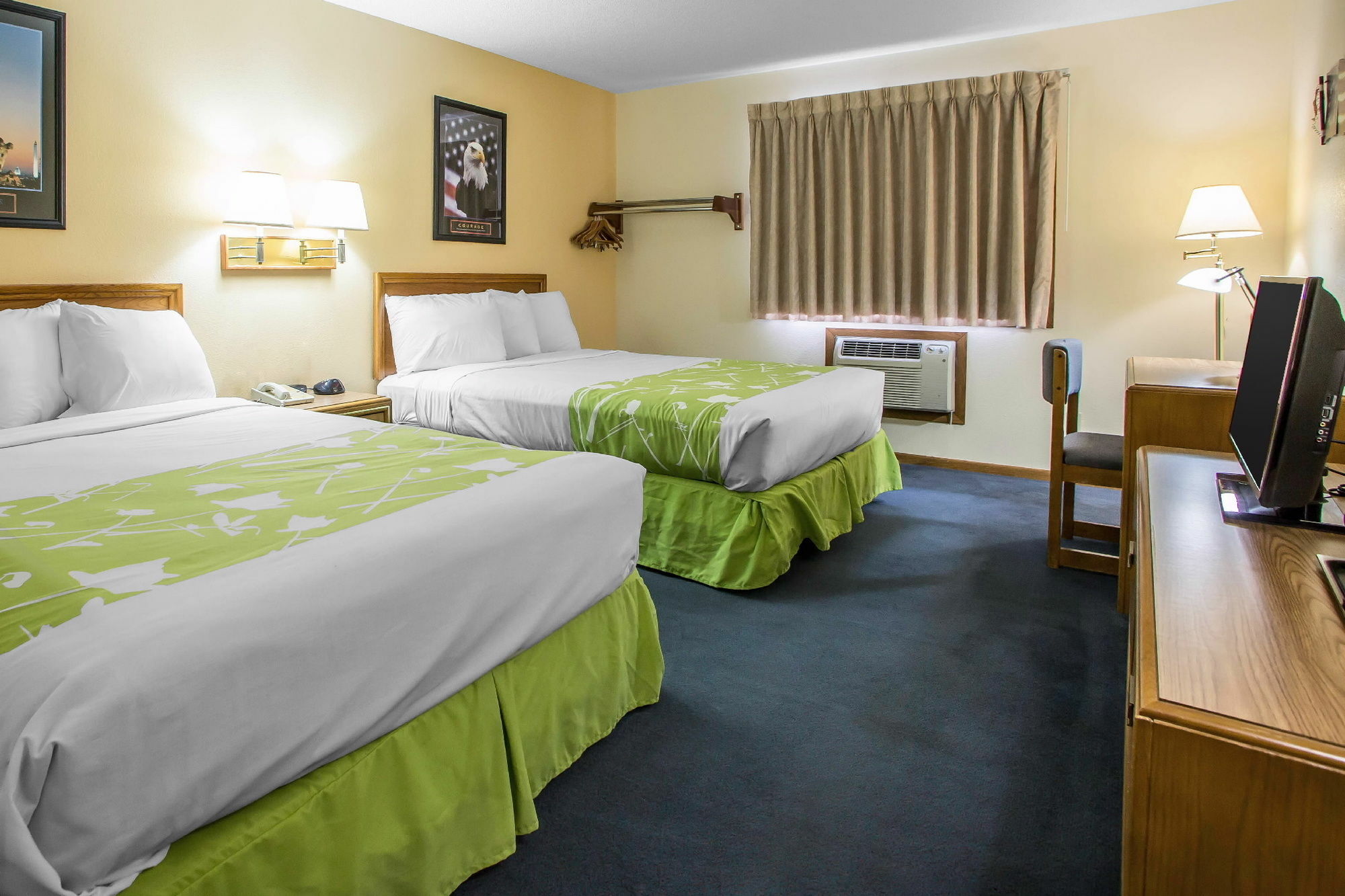 Econo Lodge Inn & Suites دوبوك المظهر الخارجي الصورة