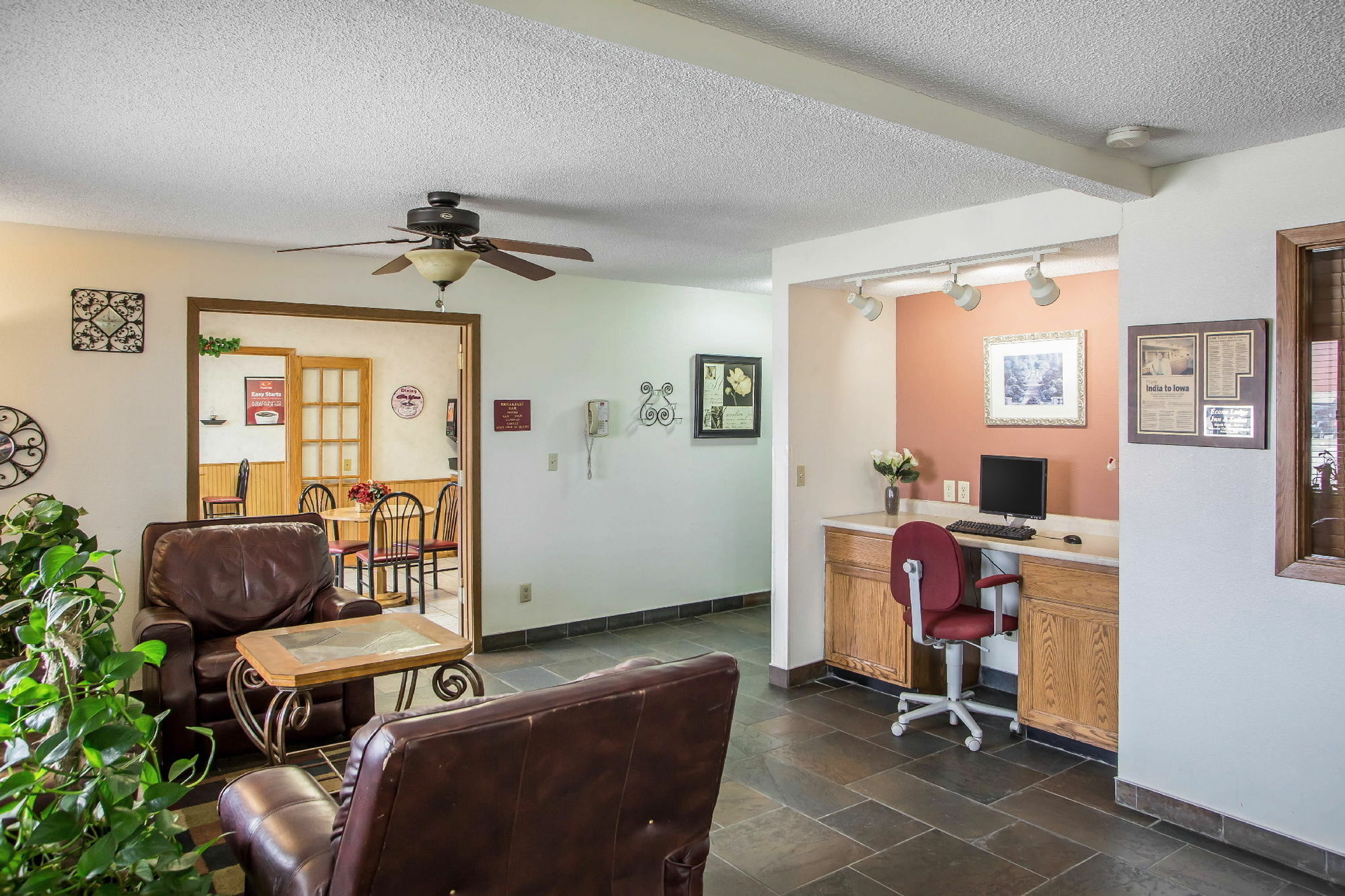 Econo Lodge Inn & Suites دوبوك المظهر الخارجي الصورة